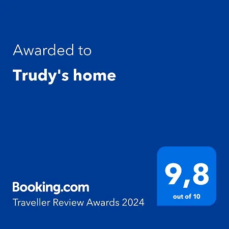 Holiday home Trudy's